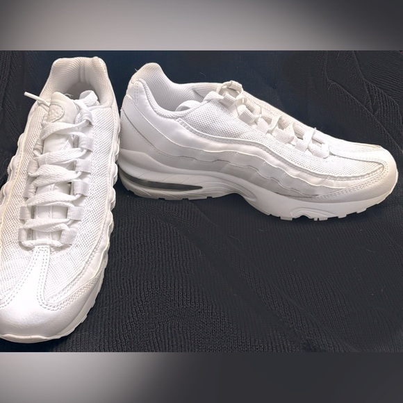 Nike Women’s Air Max 95 Triple White - Picture 2 of 4